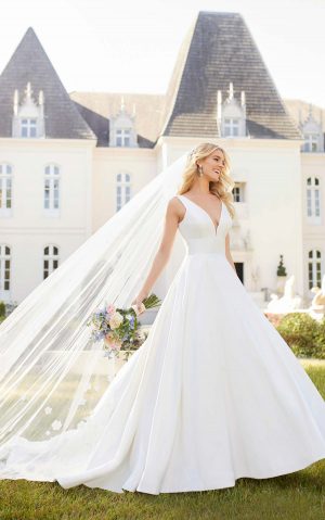 Stella York 6758 Wedding Dress (front)