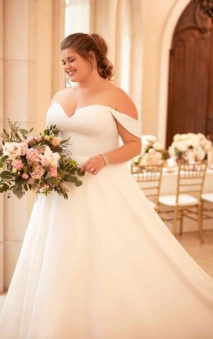 Stella York Plus 6718 Wedding Dress (front)