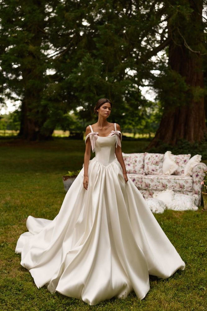 Milla Nova Elvaya Wedding Dress / Bridal Gown - The Wedding Factor